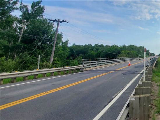Début des travaux de reconstruction du pont surplombant la rivière Moreau