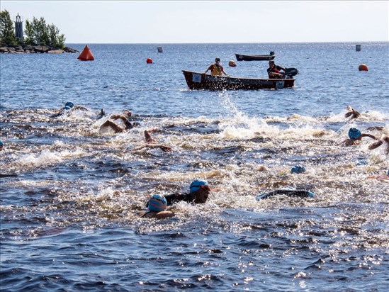 Des capitaines de bateaux recherchés pour accompagner les nageurs
