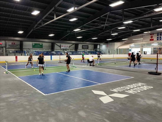 Le pickleball gagne du terrain à Dolbeau-Mistassini 