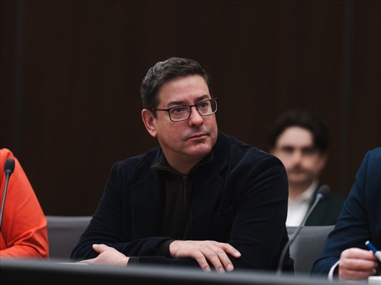 Le député Alexis Brunelle‑Duceppe à Berlin pour parler de démocratie 