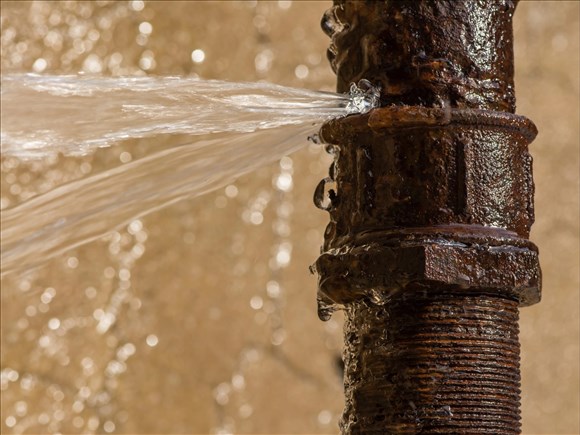 Bris d’une conduite principale : restrictions d’eau et fermetures à Dolbeau