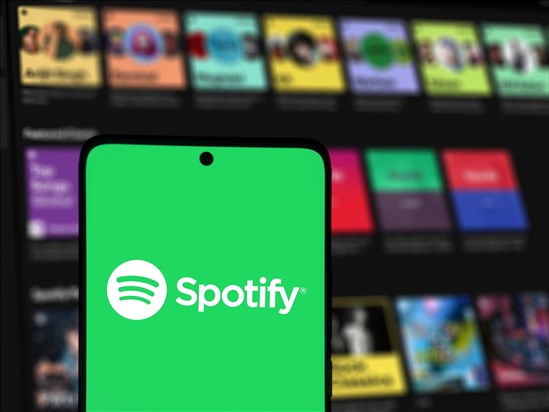 Les artistes générés par l’IA étiquetés par Spotify